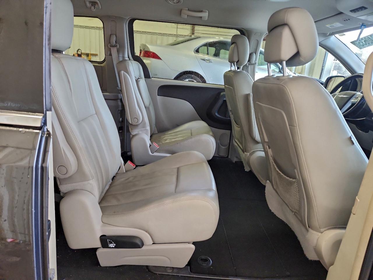 2012 CHRYSLER TOWN & COUNTRY TOURING photo 11