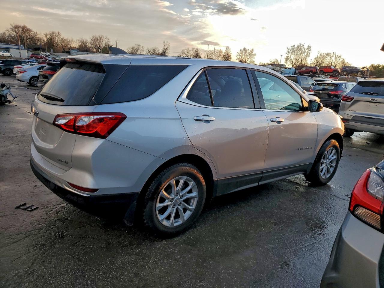 2018 CHEVROLET EQUINOX LT photo 3