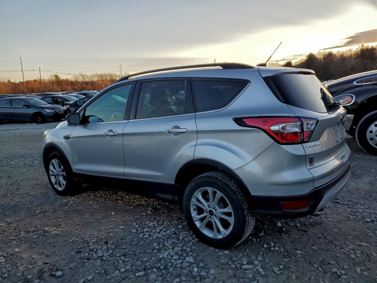 2017 FORD ESCAPE SE photo 2