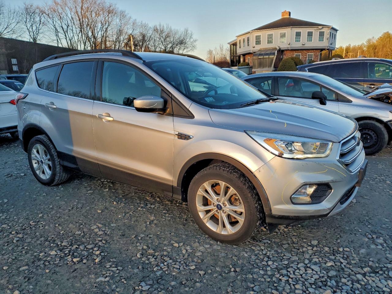 2017 FORD ESCAPE SE photo 4