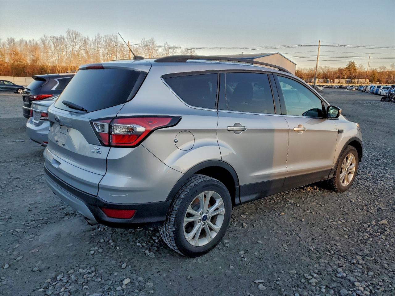 2017 FORD ESCAPE SE photo 3