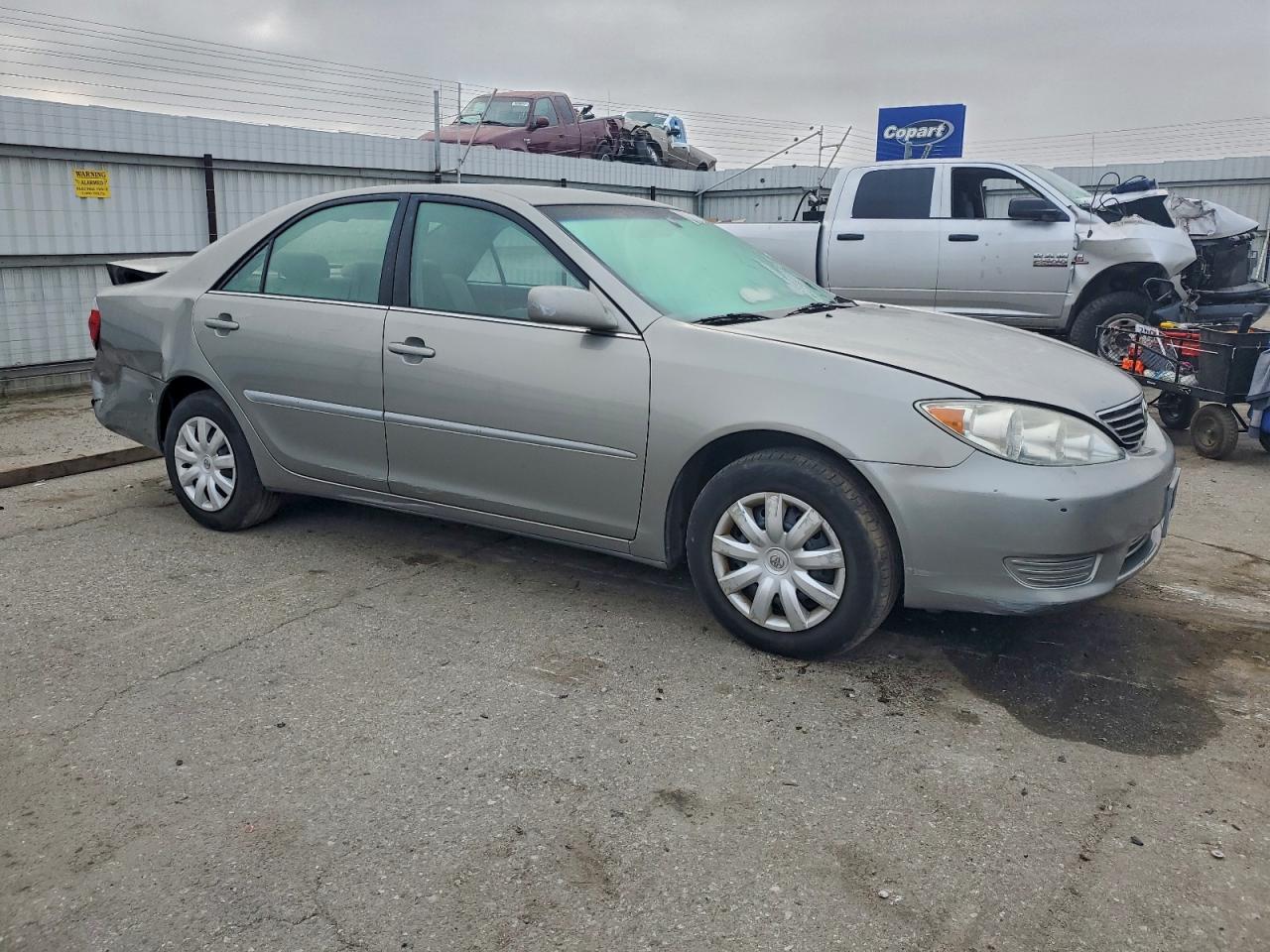 2005 TOYOTA CAMRY LE photo 4