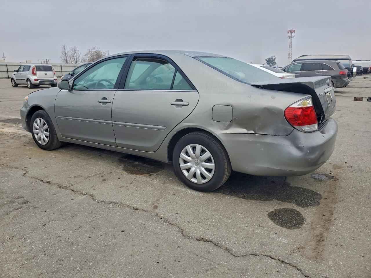 2005 TOYOTA CAMRY LE photo 2