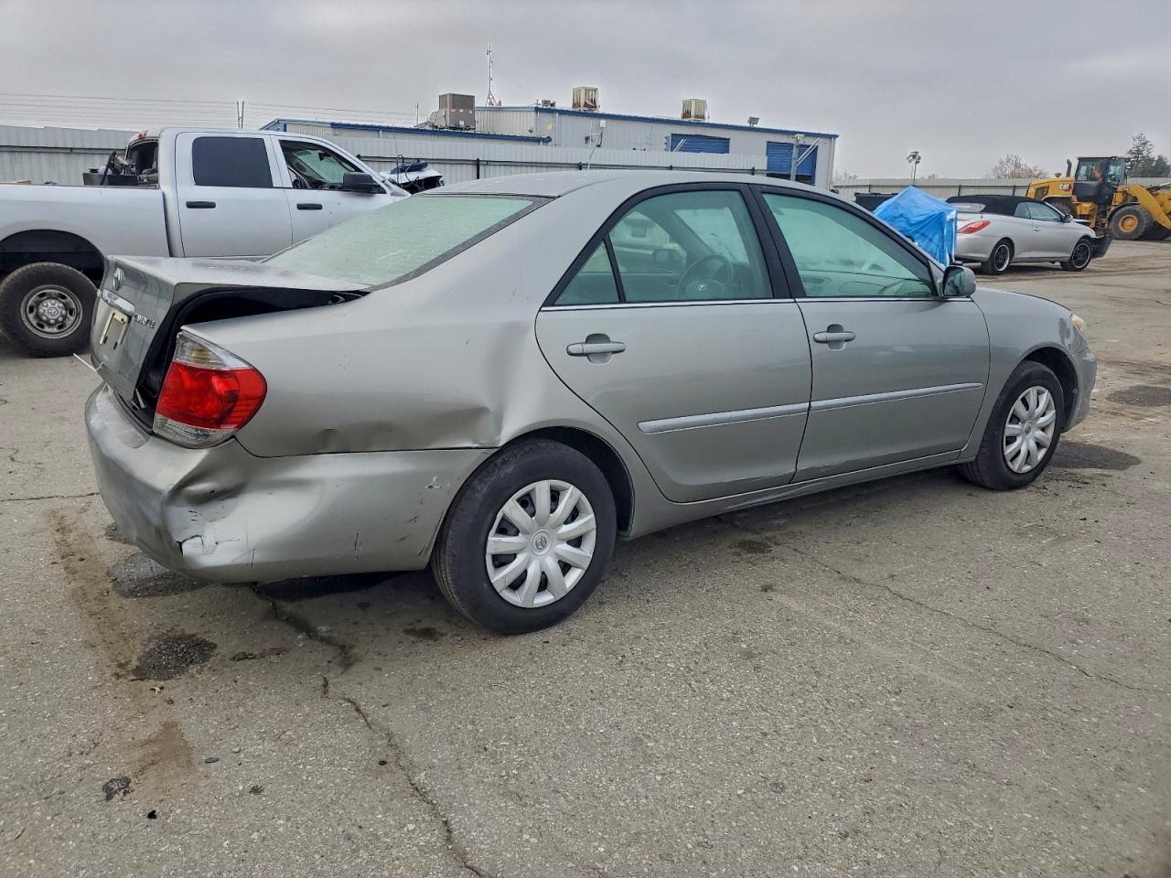 2005 TOYOTA CAMRY LE photo 3