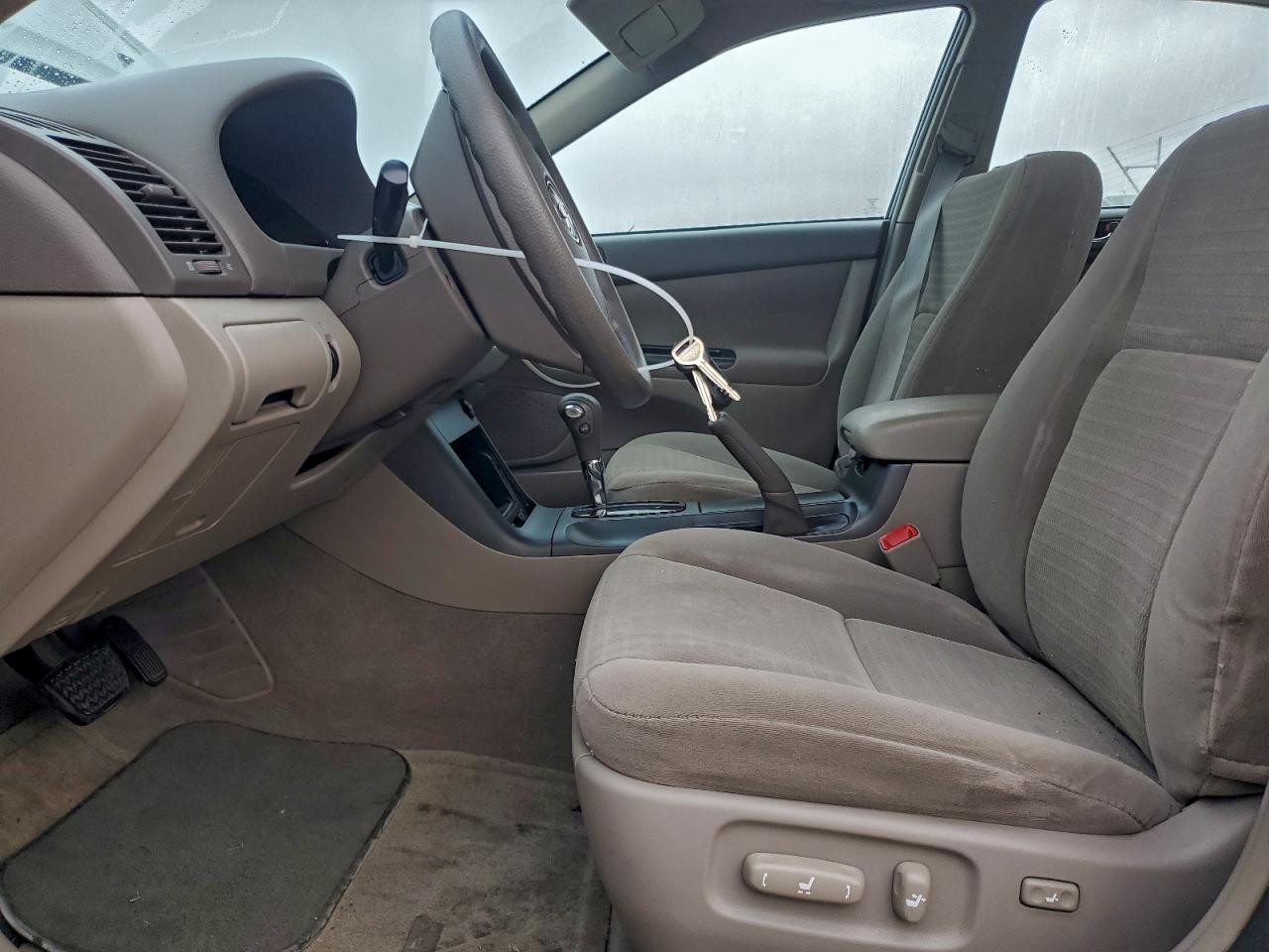 2005 TOYOTA CAMRY LE photo 7