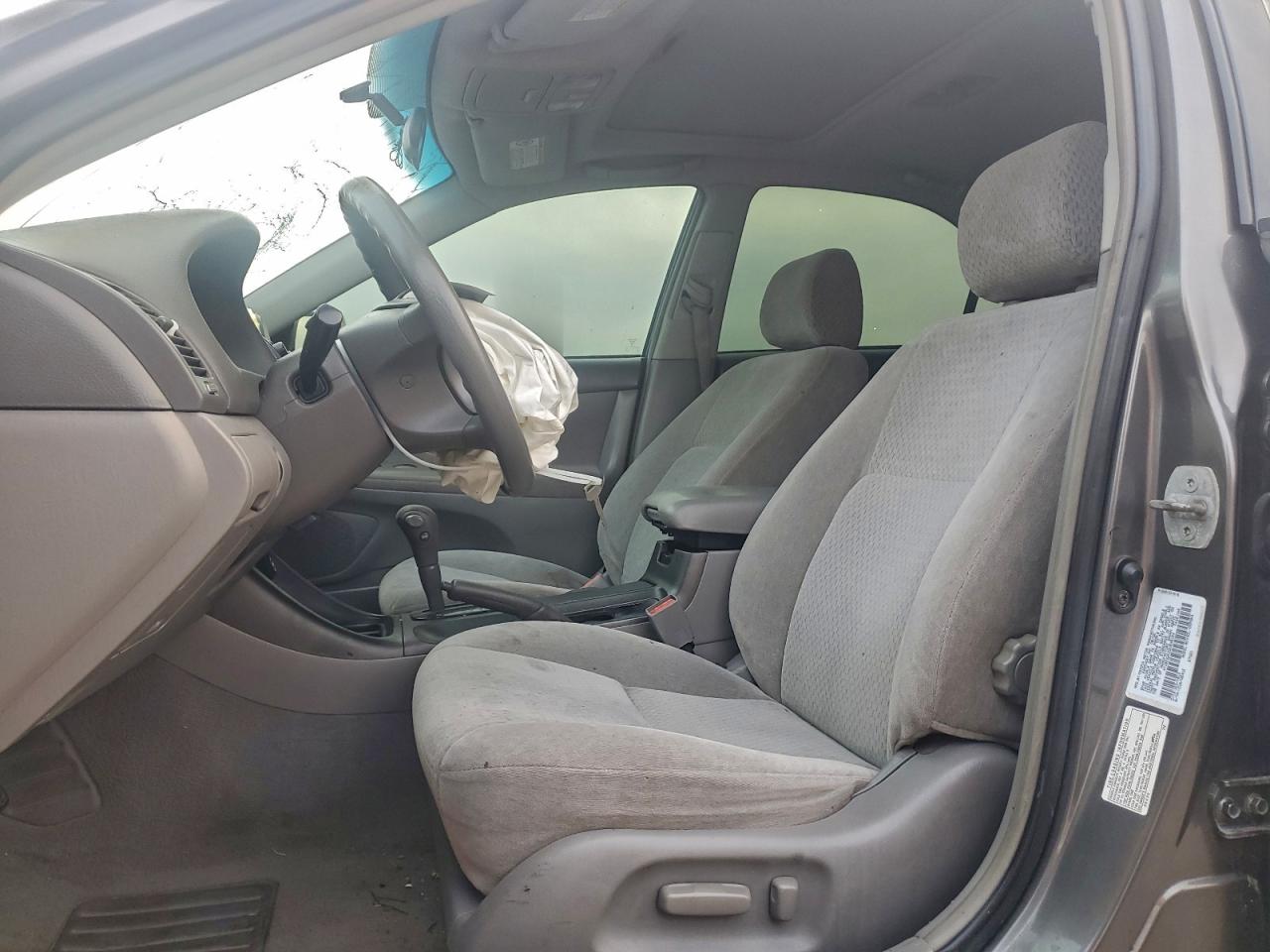 2002 TOYOTA CAMRY LE photo 7
