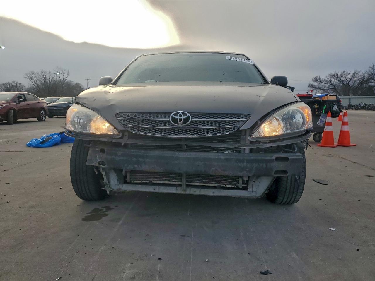 2002 TOYOTA CAMRY LE photo 5