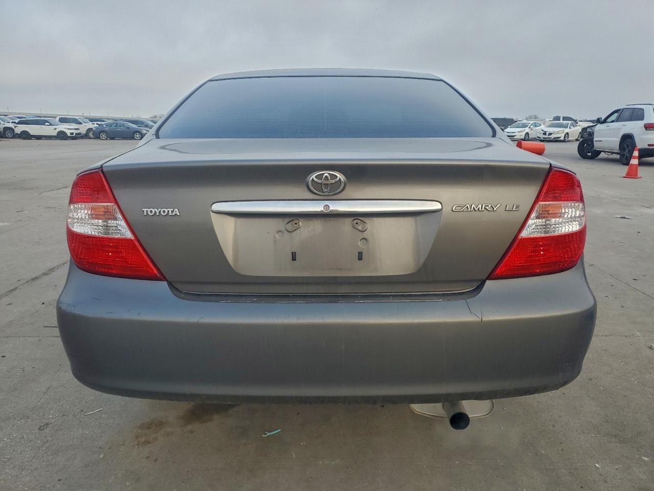 2002 TOYOTA CAMRY LE photo 6