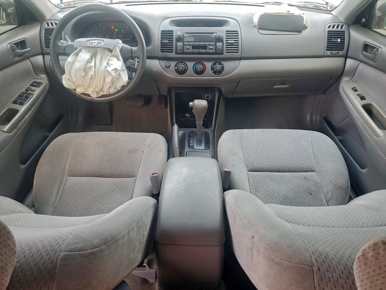 2002 TOYOTA CAMRY LE photo 8