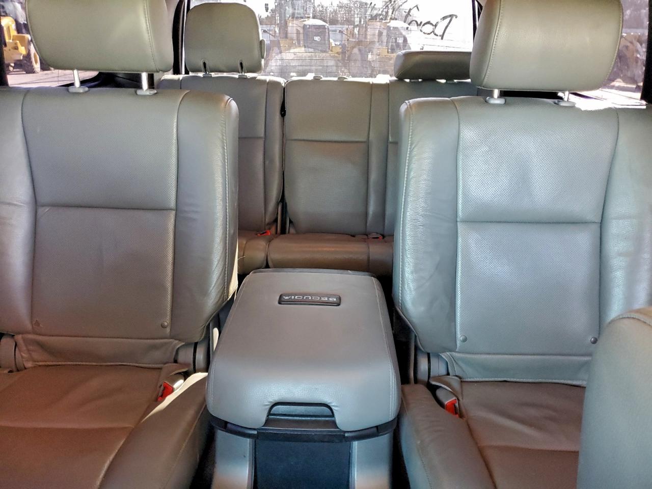 2017 TOYOTA SEQUOIA PLATINUM photo 10