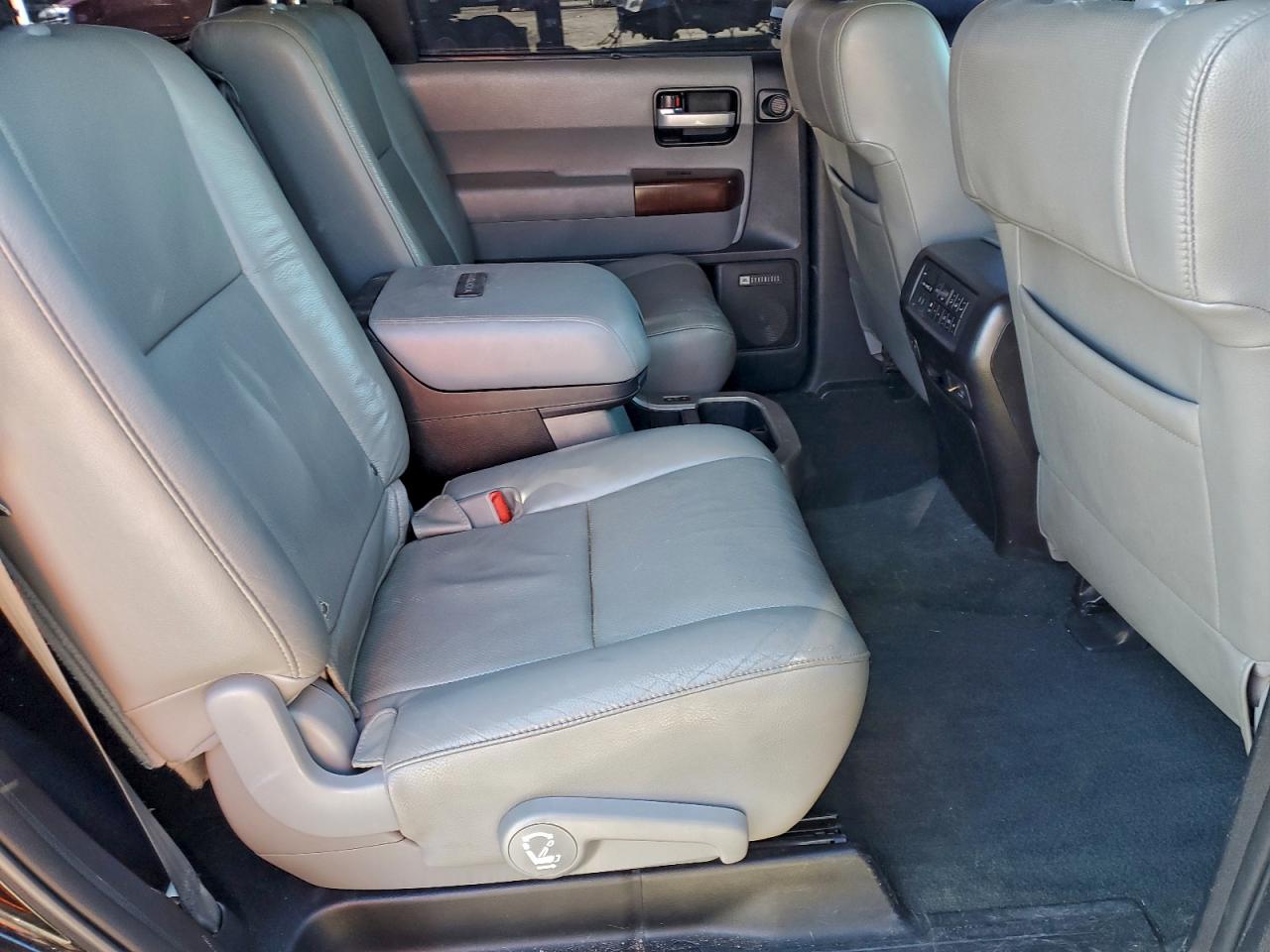 2017 TOYOTA SEQUOIA PLATINUM photo 11