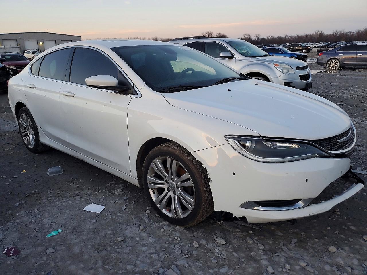 2016 CHRYSLER 200 LIMITED photo 4