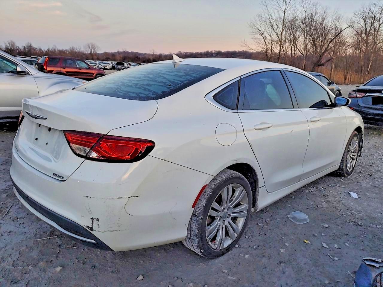 2016 CHRYSLER 200 LIMITED photo 3