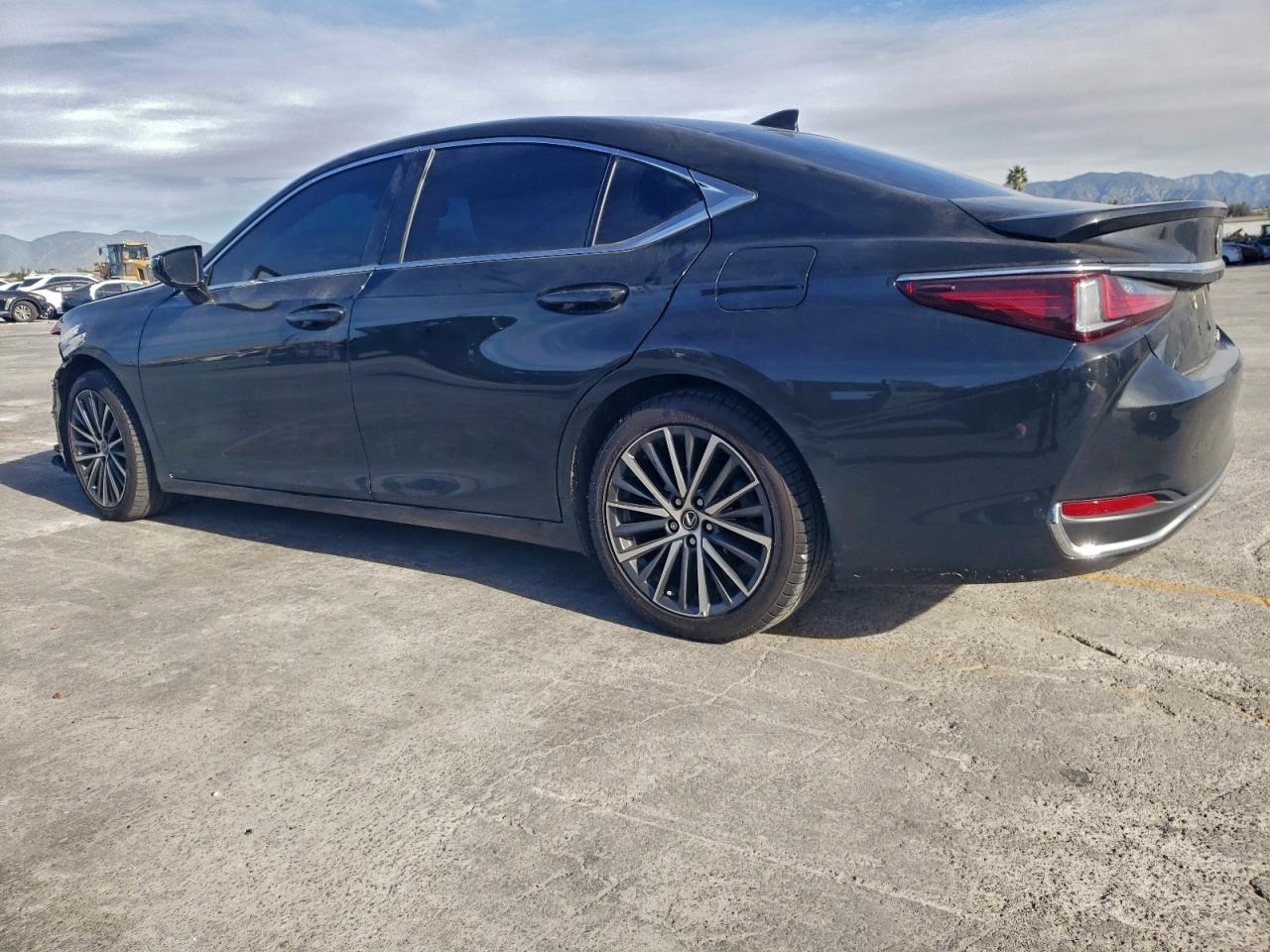 2023 LEXUS ES photo 2