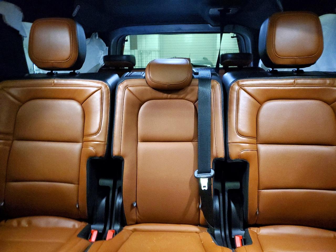 2021 LINCOLN NAVIGATOR L RESERVE photo 10