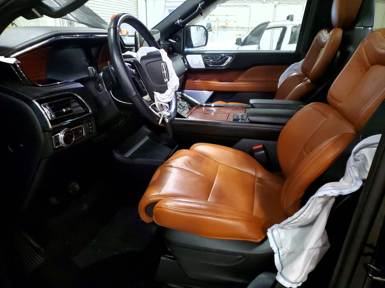 2021 LINCOLN NAVIGATOR L RESERVE photo 7