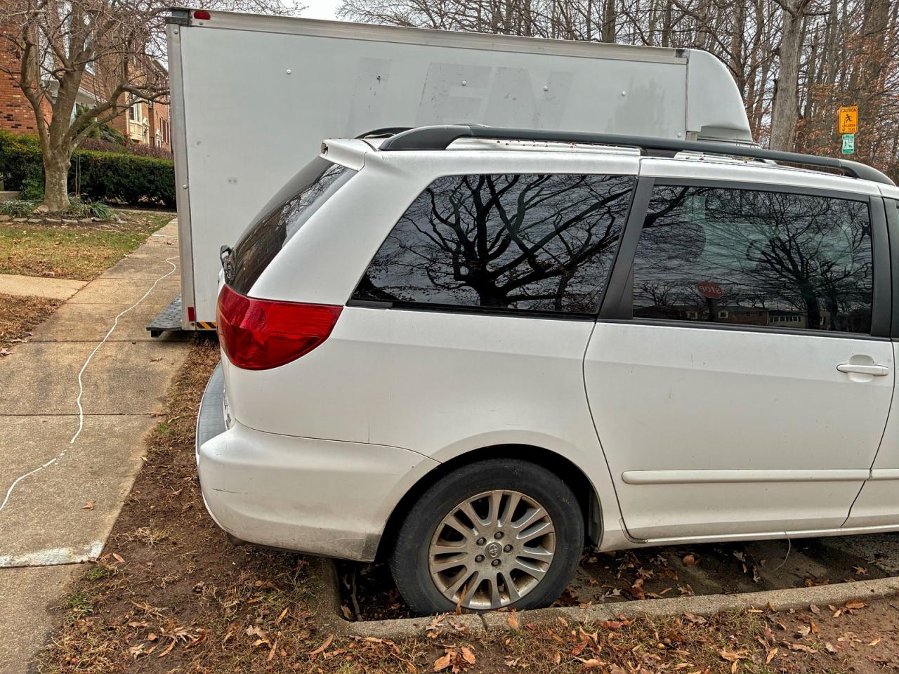 2007 TOYOTA SIENNA LE photo 6