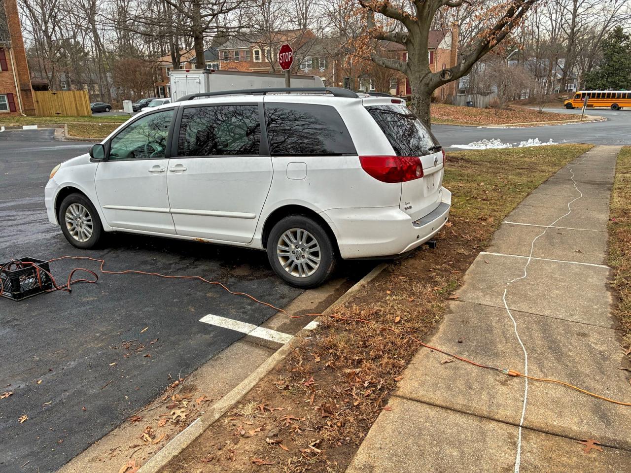 2007 TOYOTA SIENNA LE photo 3
