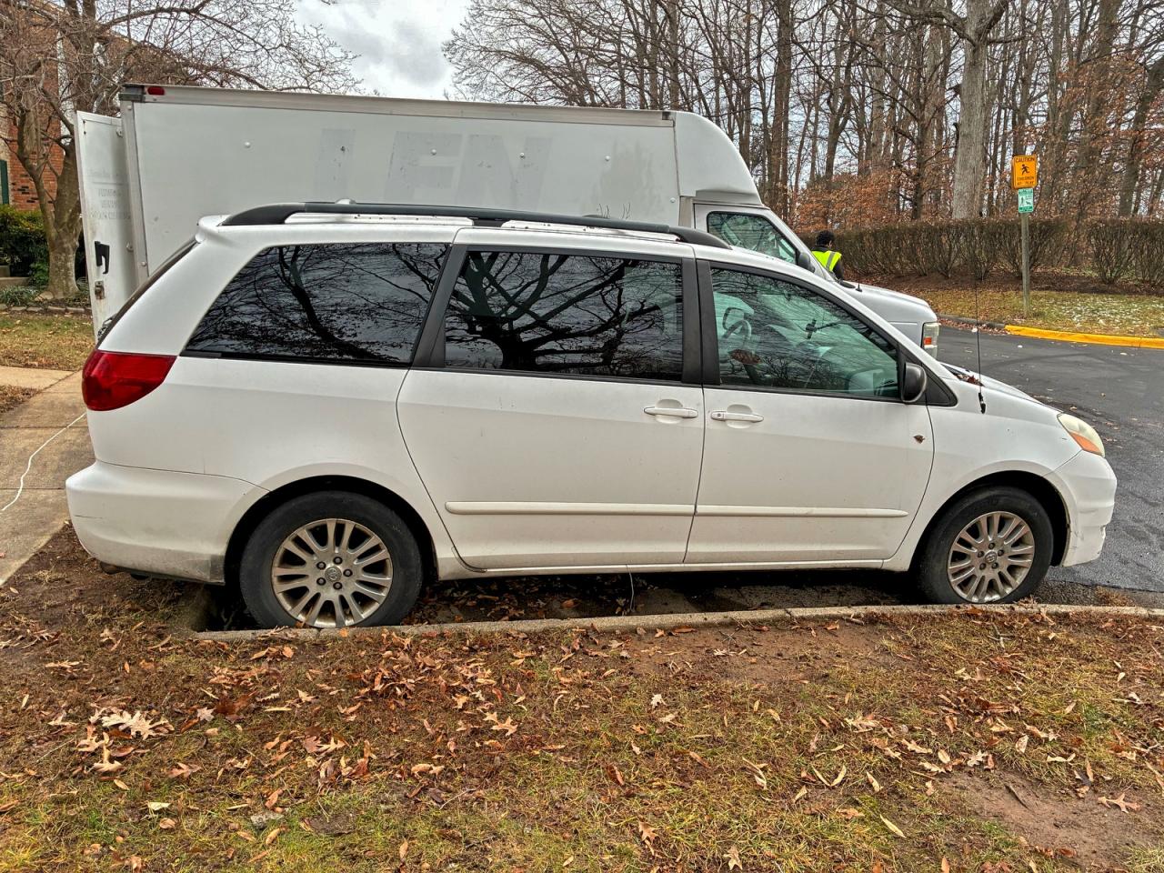 2007 TOYOTA SIENNA LE photo 5