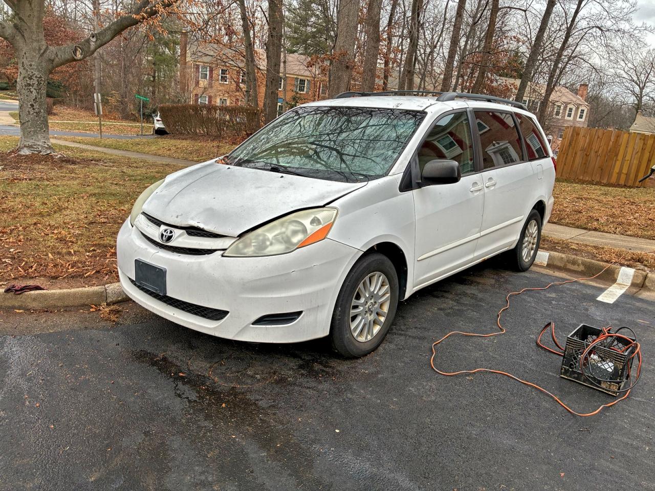 2007 TOYOTA SIENNA LE photo 2