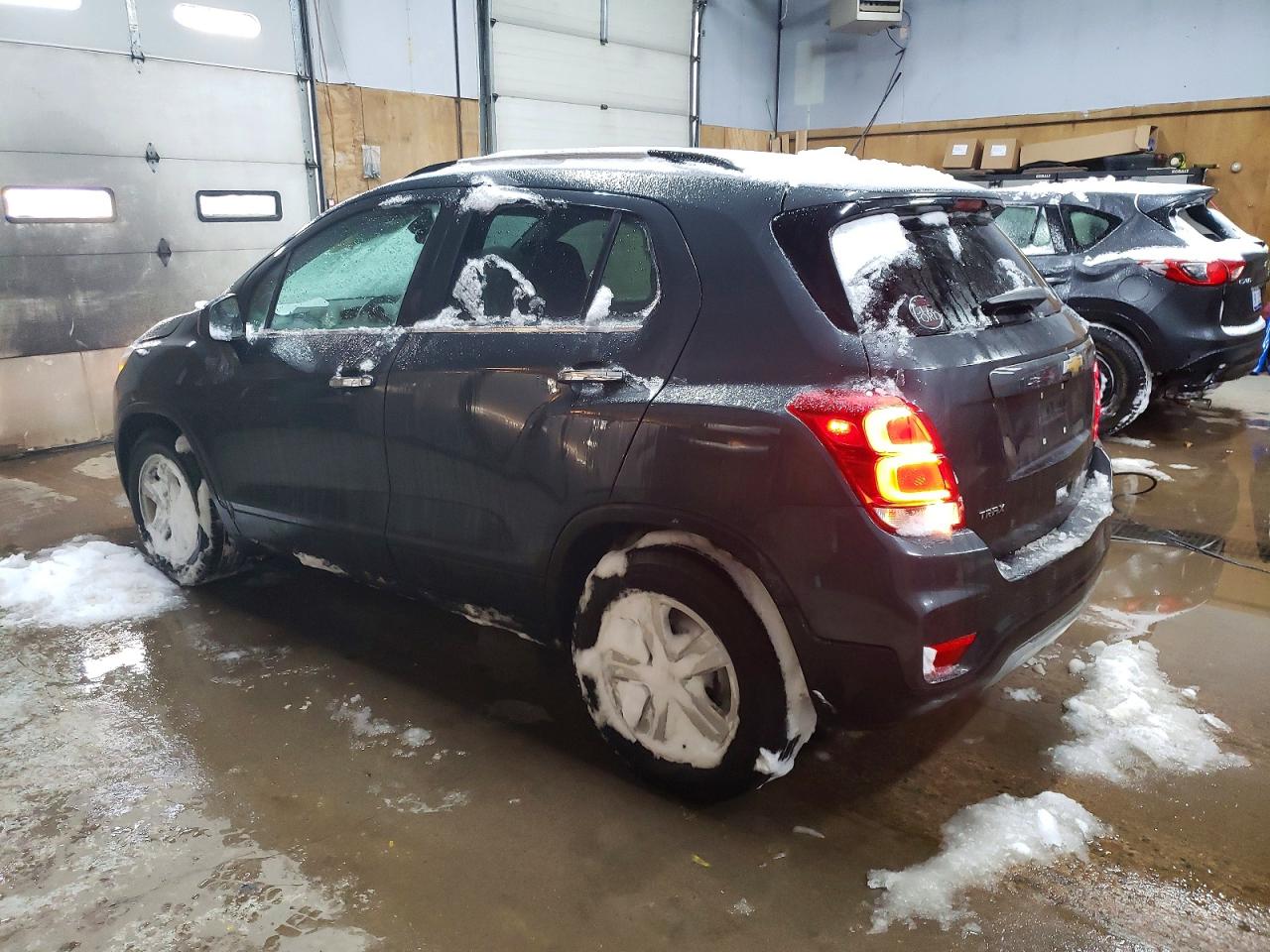 2018 CHEVROLET TRAX 1LT photo 2