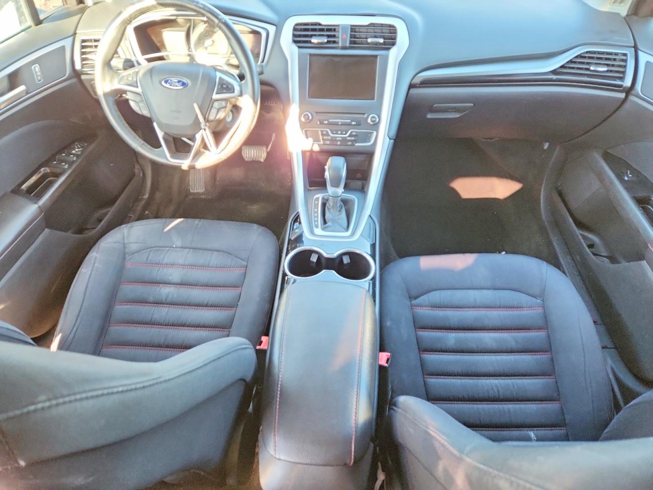 2016 FORD FUSION SE photo 8