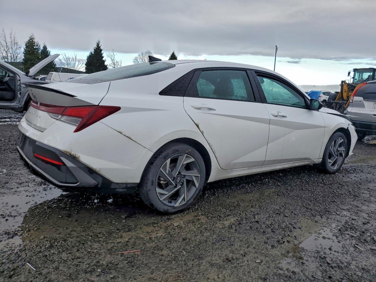 2025 HYUNDAI ELANTRA SEL SPORT photo 3