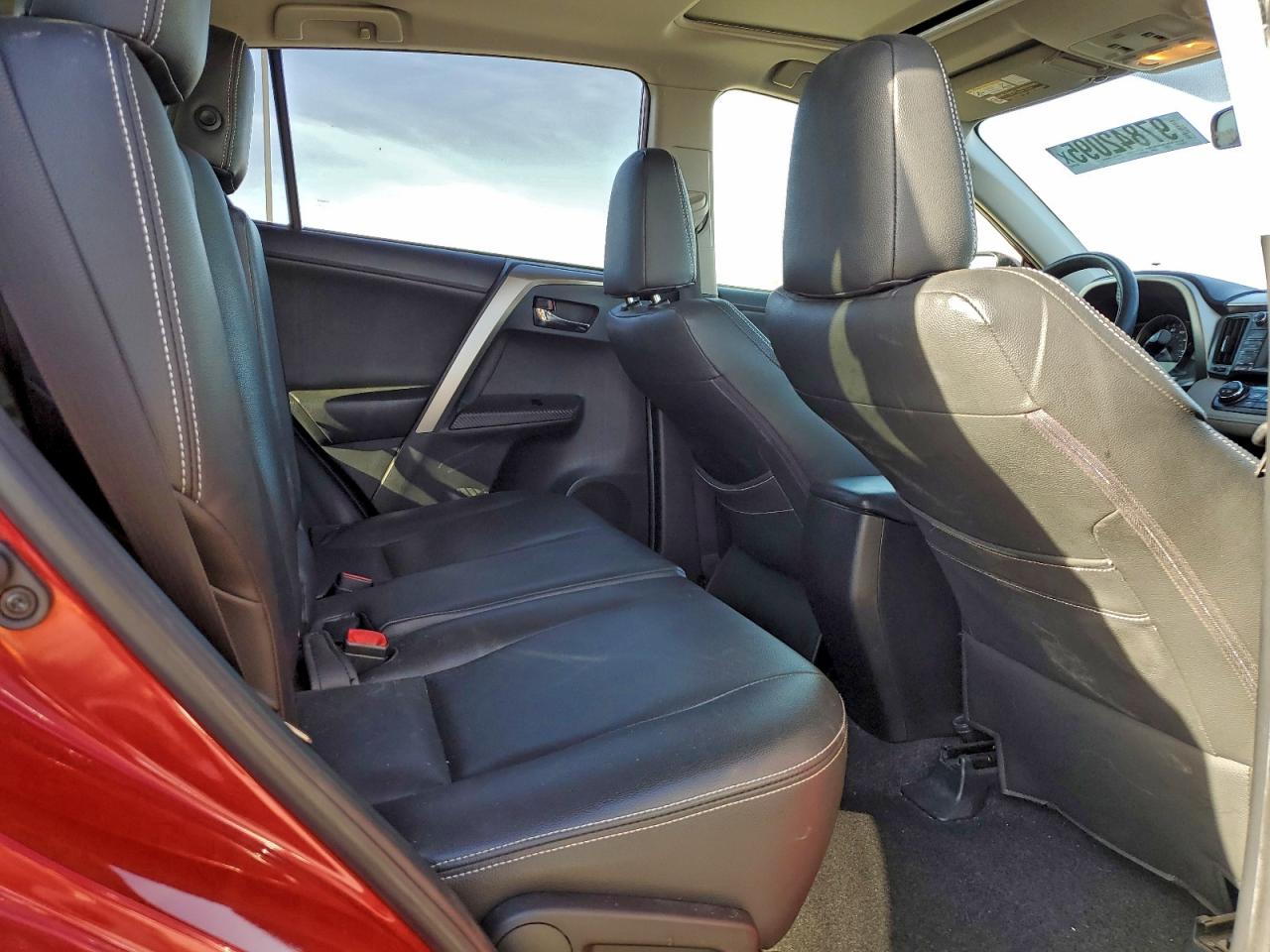 2015 TOYOTA RAV4 XLE photo 11