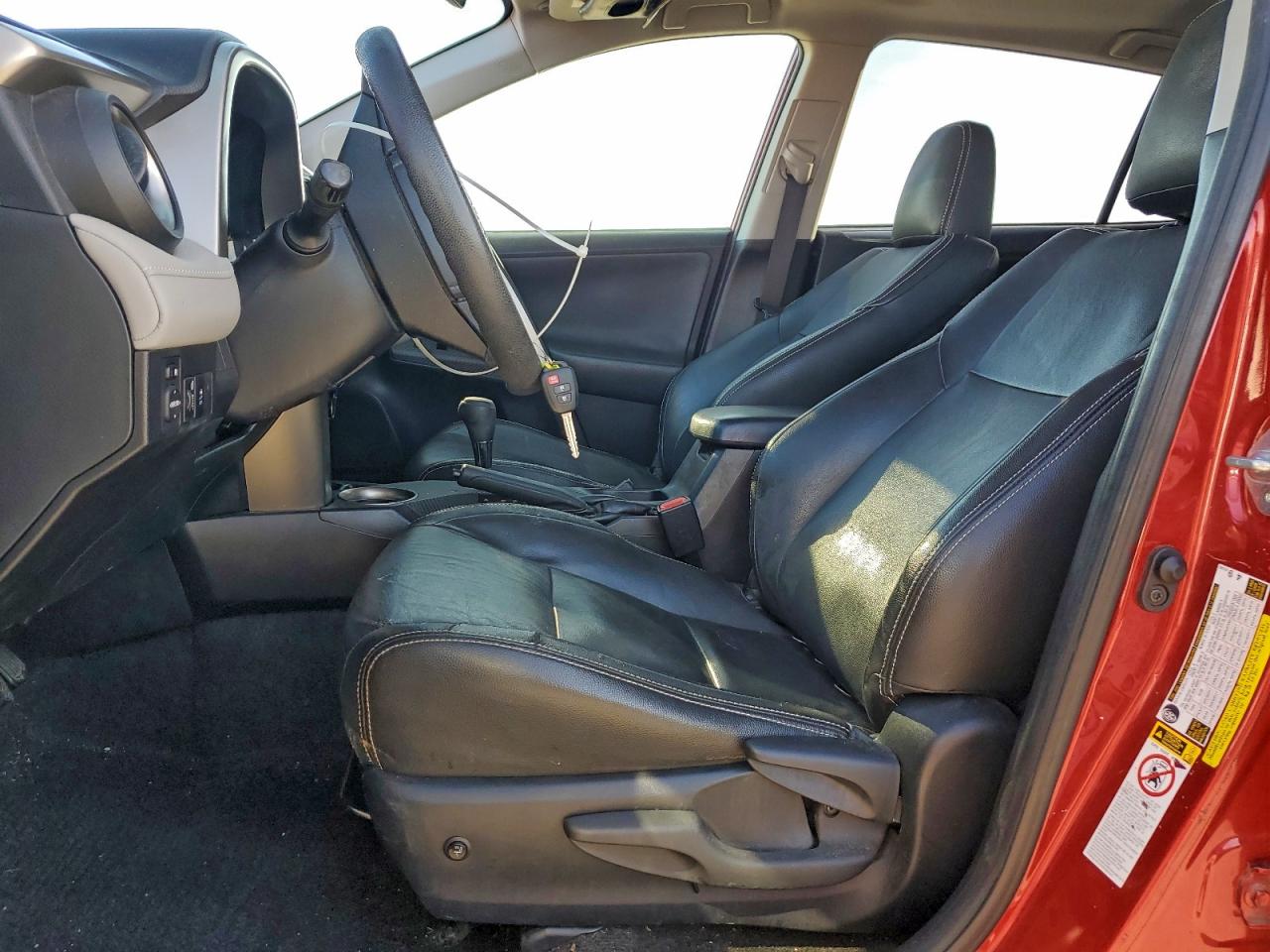 2015 TOYOTA RAV4 XLE photo 7