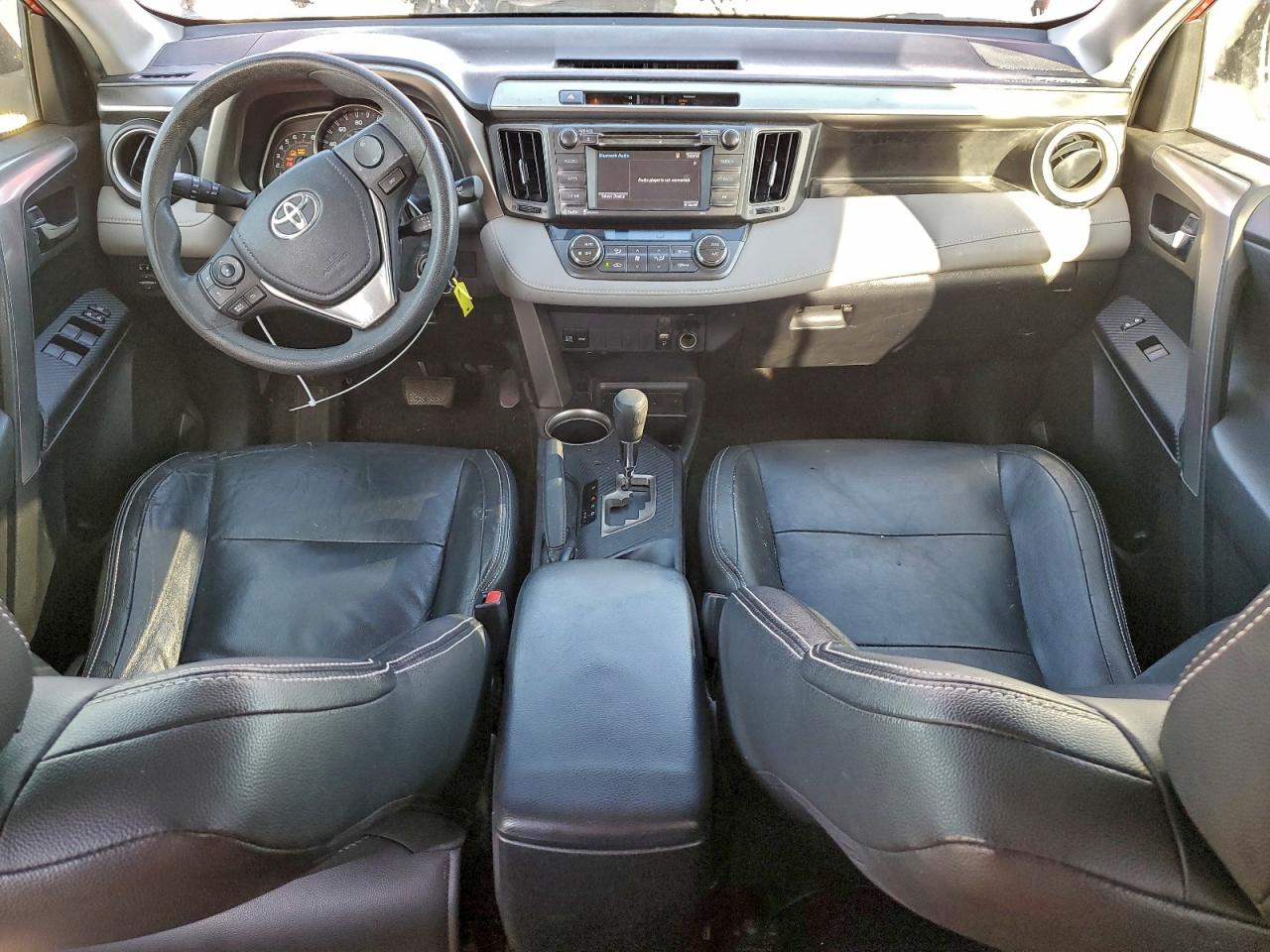2015 TOYOTA RAV4 XLE photo 8