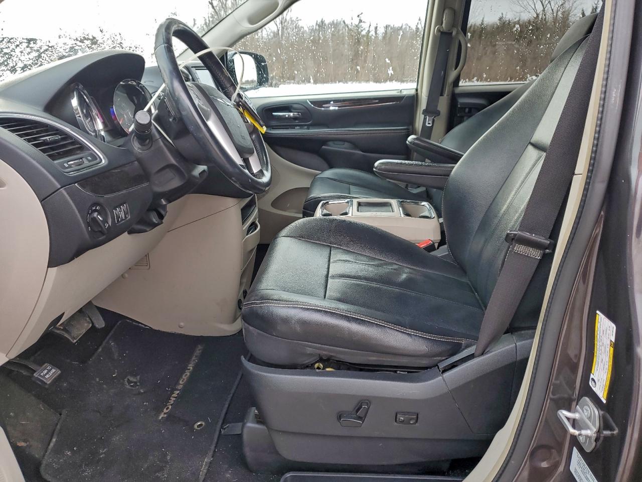 2015 CHRYSLER TOWN & COUNTRY TOURING photo 7
