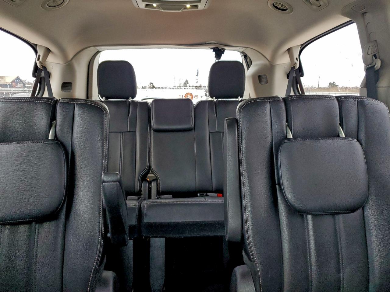 2015 CHRYSLER TOWN & COUNTRY TOURING photo 11