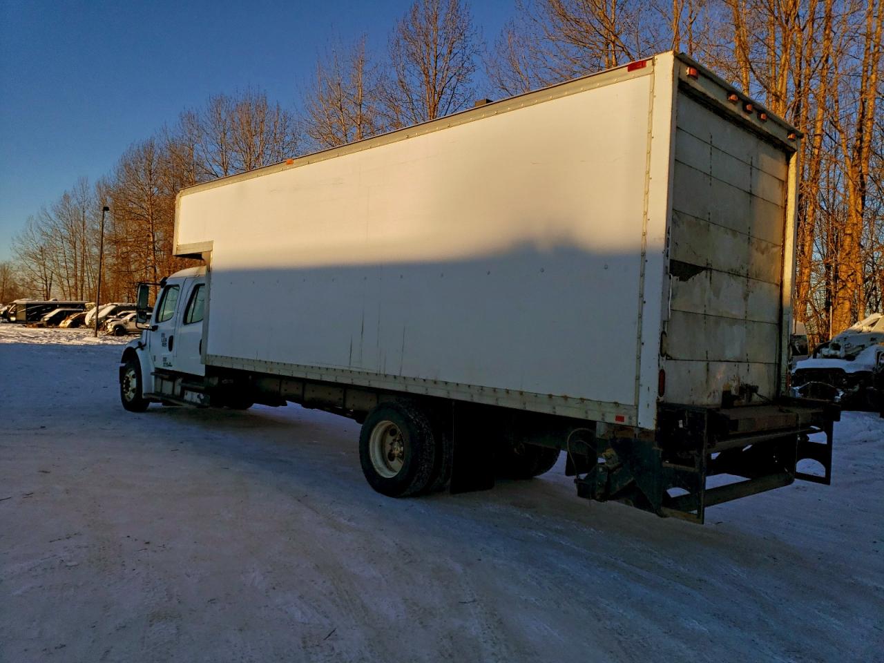 2006 FREIGHTLINER M2 106 MEDIUM DUTY photo 2