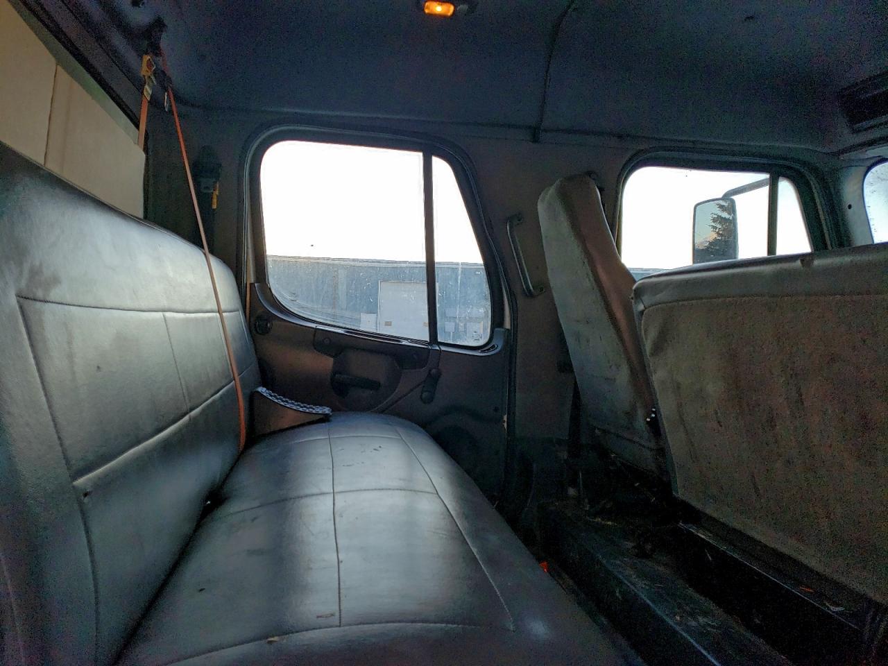 2006 FREIGHTLINER M2 106 MEDIUM DUTY photo 11