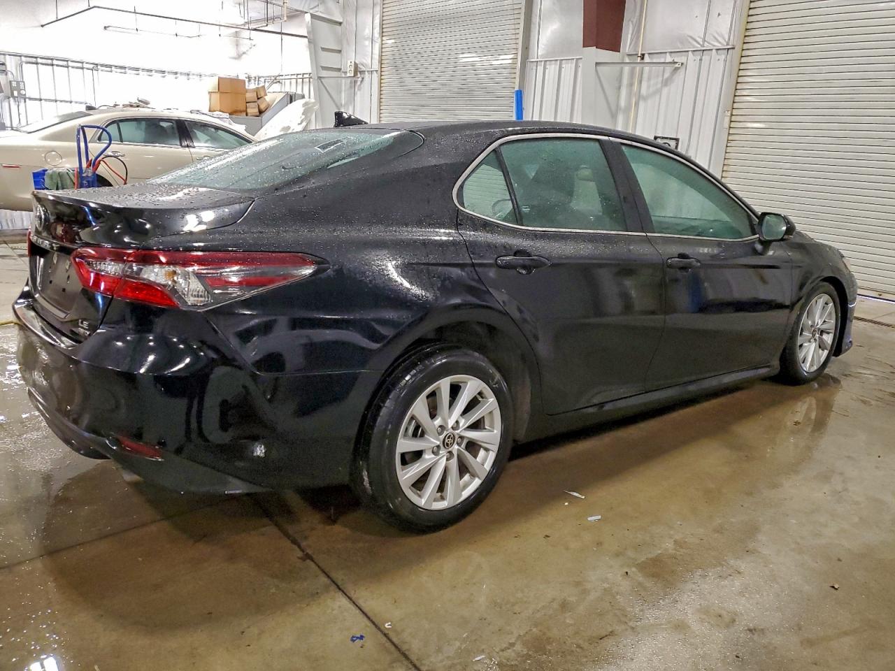 2022 TOYOTA CAMRY LE photo 3