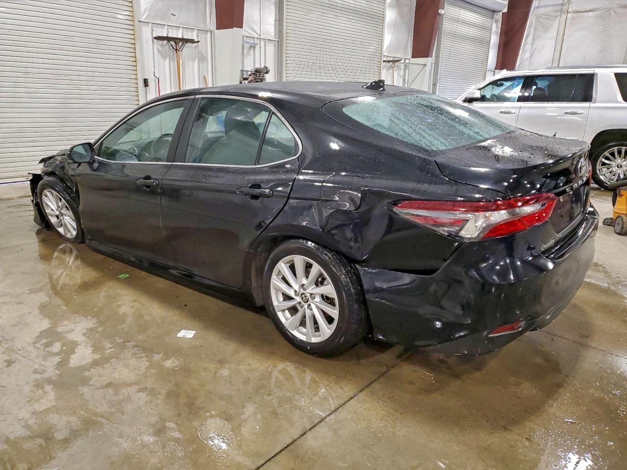 2022 TOYOTA CAMRY LE photo 2