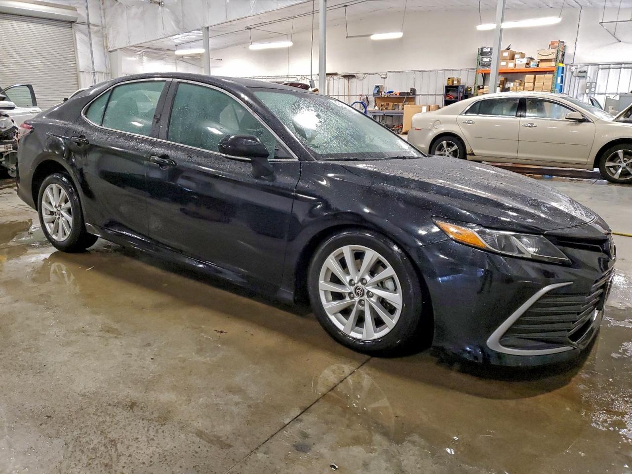 2022 TOYOTA CAMRY LE photo 4