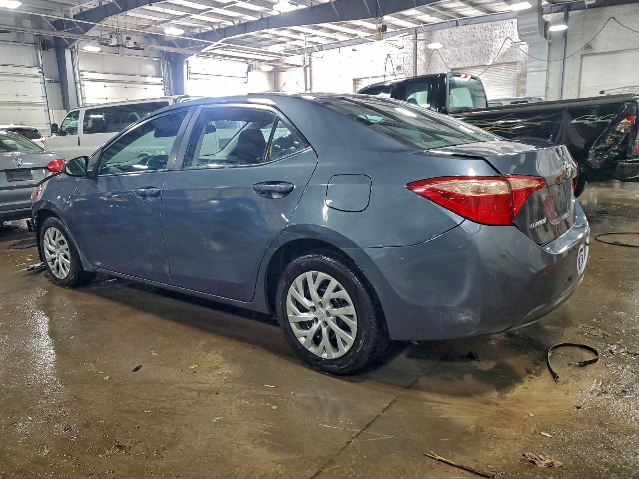 2018 TOYOTA COROLLA L photo 2