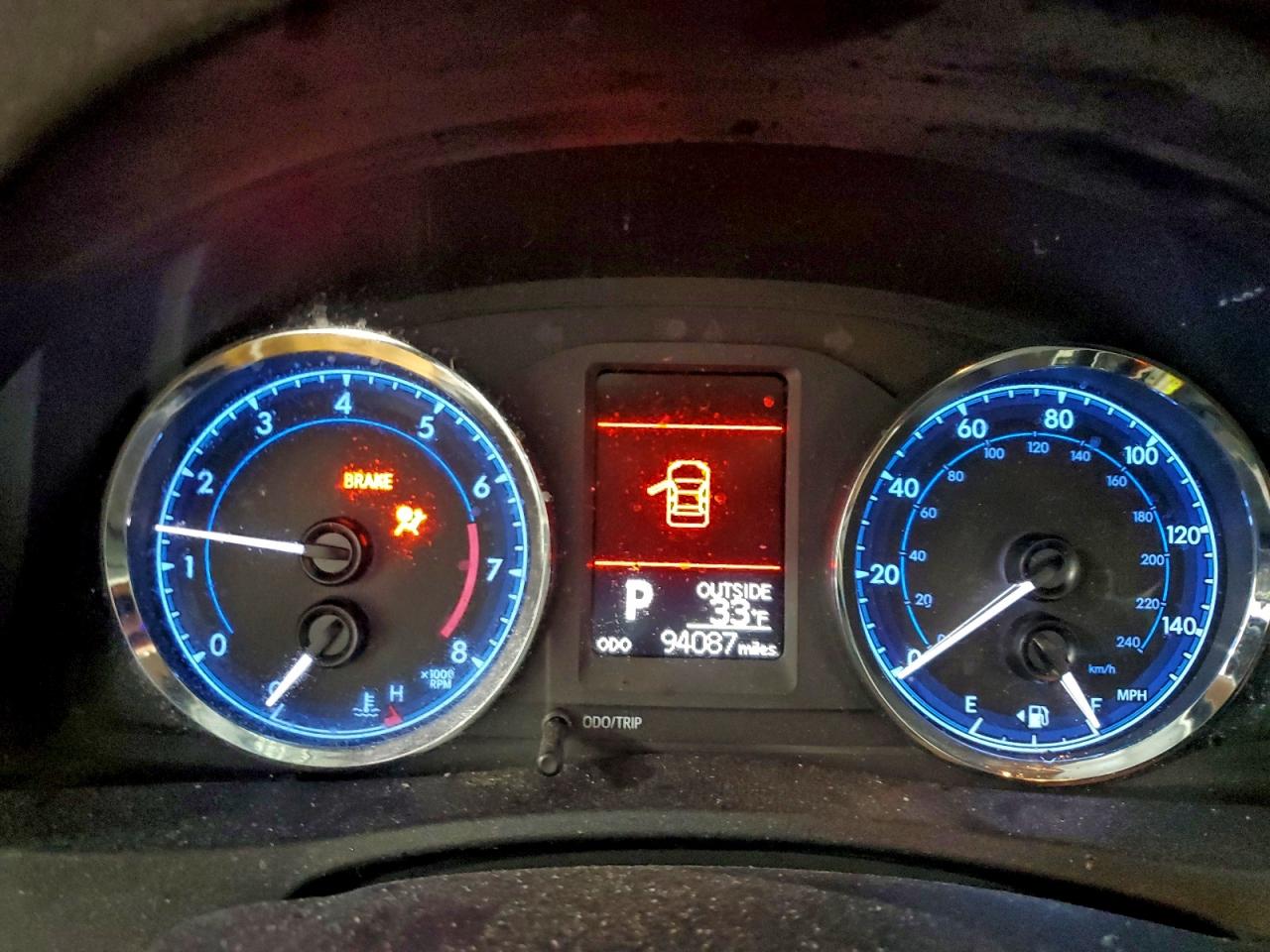 2018 TOYOTA COROLLA L photo 9