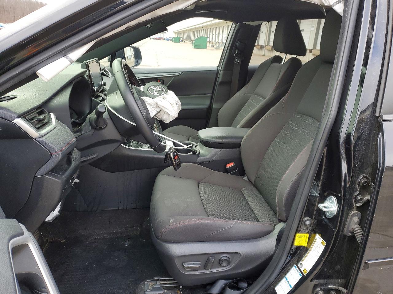 2021 TOYOTA RAV4 PRIME SE photo 13