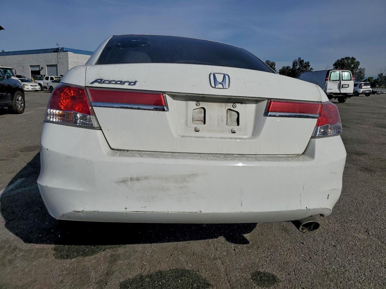 2011 HONDA ACCORD LX photo 11