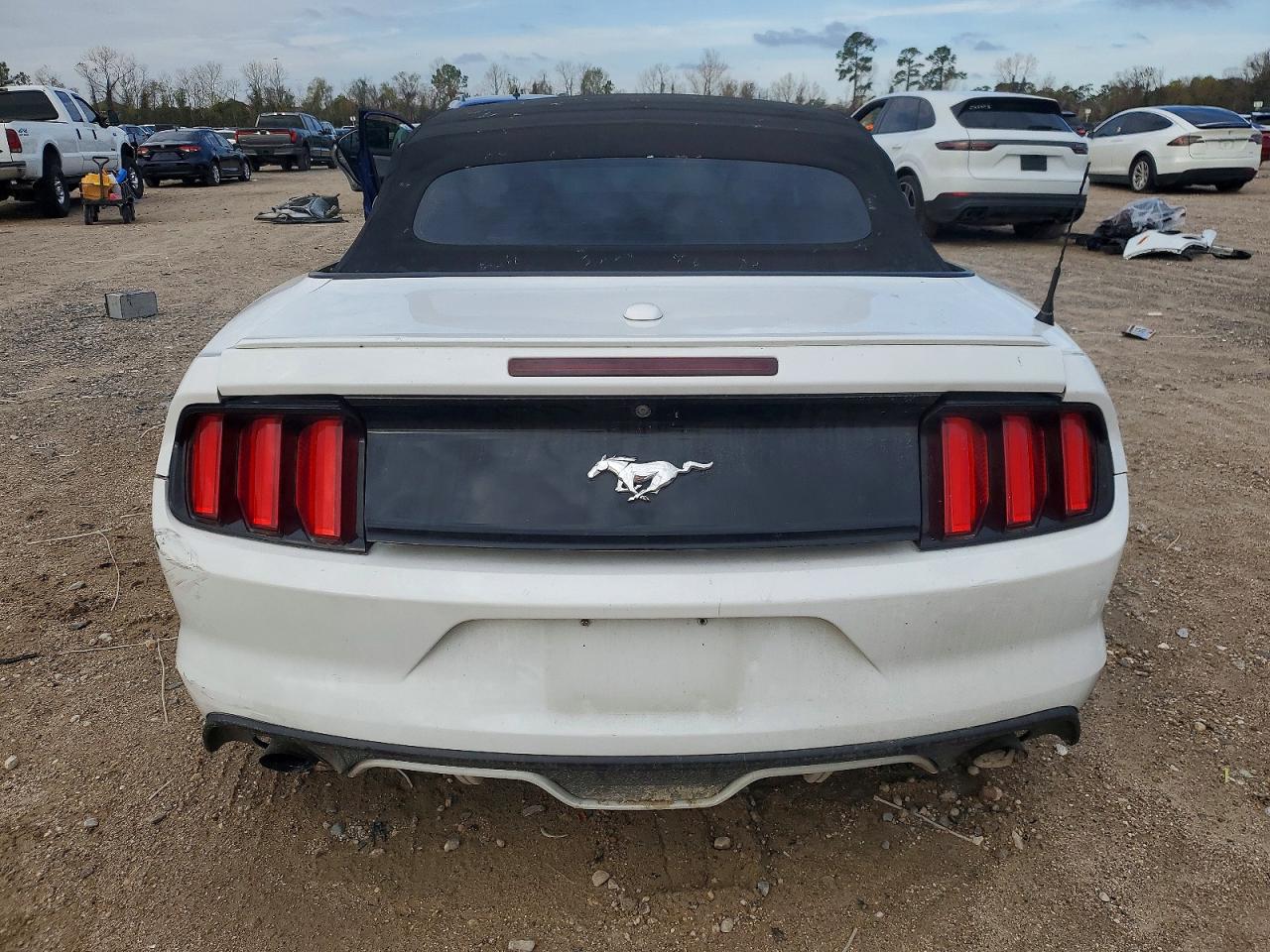 2016 FORD MUSTANG photo 11