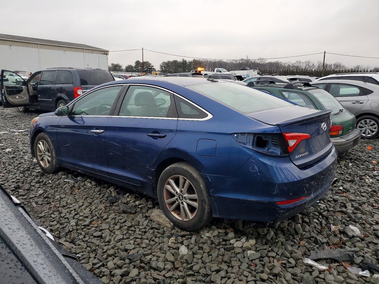 2015 HYUNDAI SONATA SE photo 2