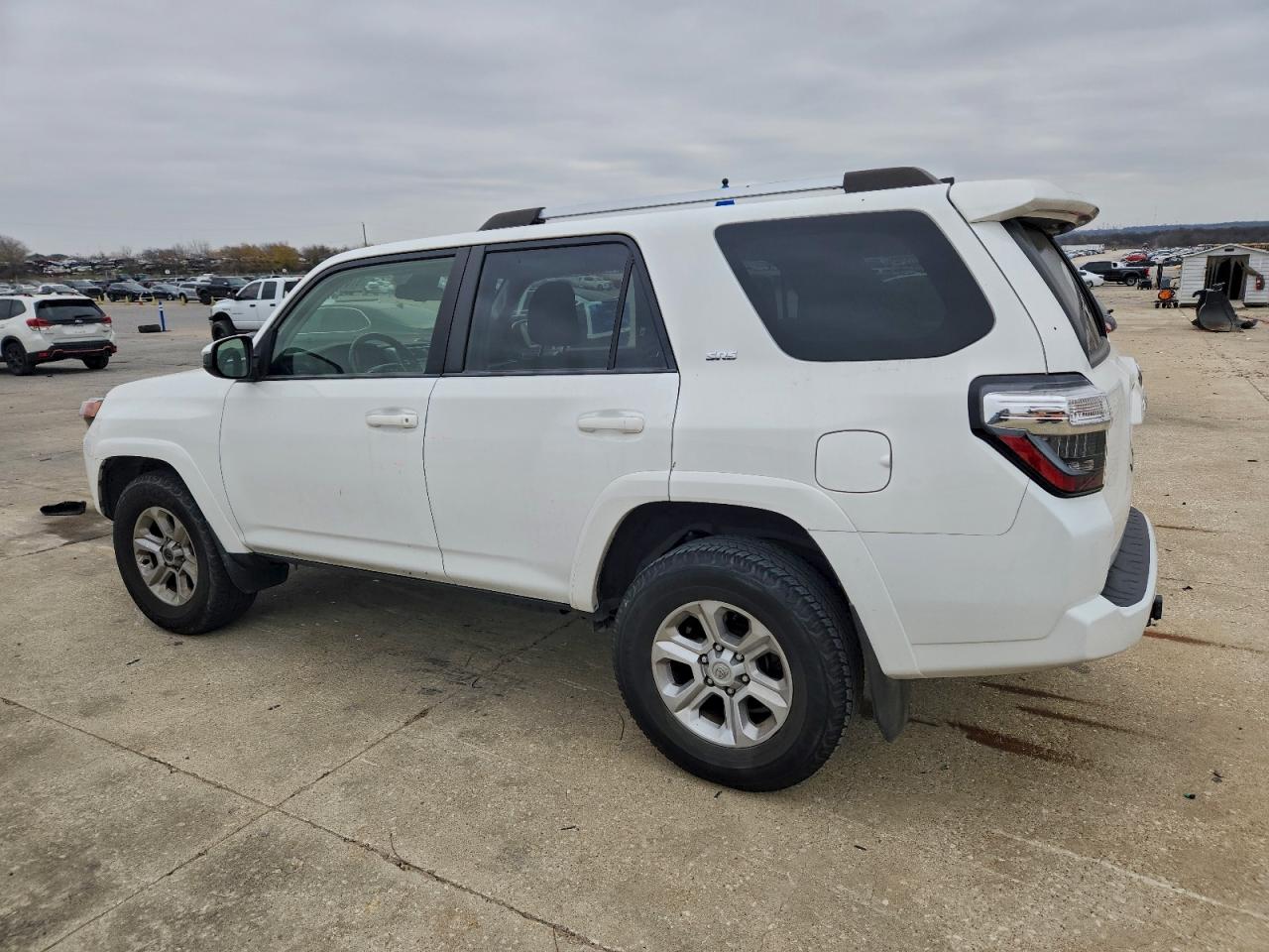 2022 TOYOTA 4RUNNER SR5 photo 2