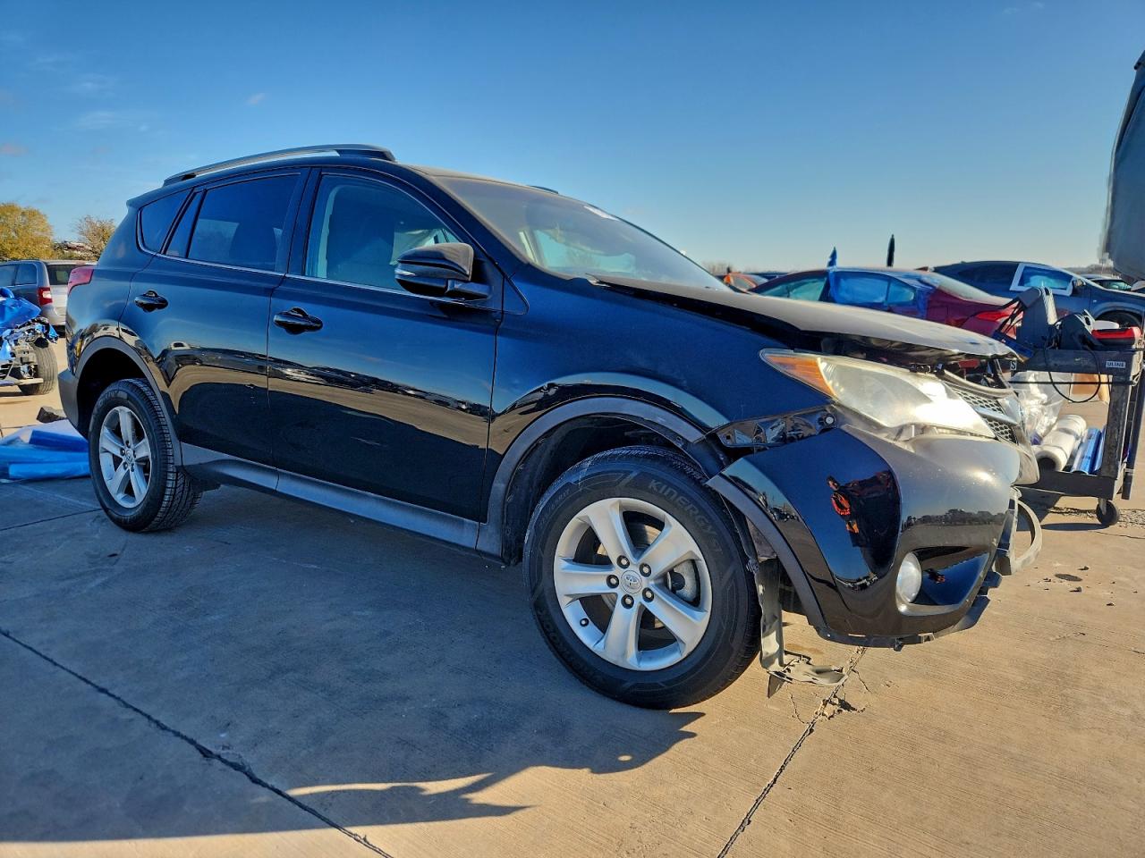 2014 TOYOTA RAV4 XLE photo 4