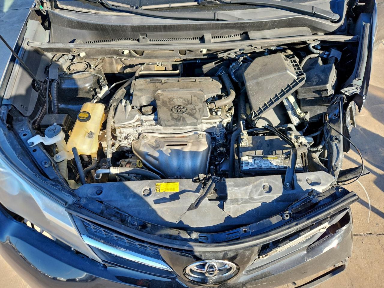 2014 TOYOTA RAV4 XLE photo 11