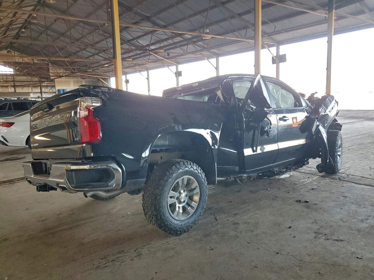 2025 CHEVROLET SILVERADO K1500 LT photo 3