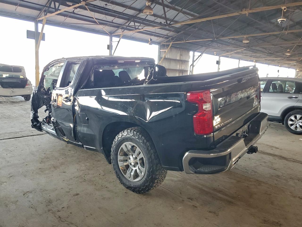 2025 CHEVROLET SILVERADO K1500 LT photo 2