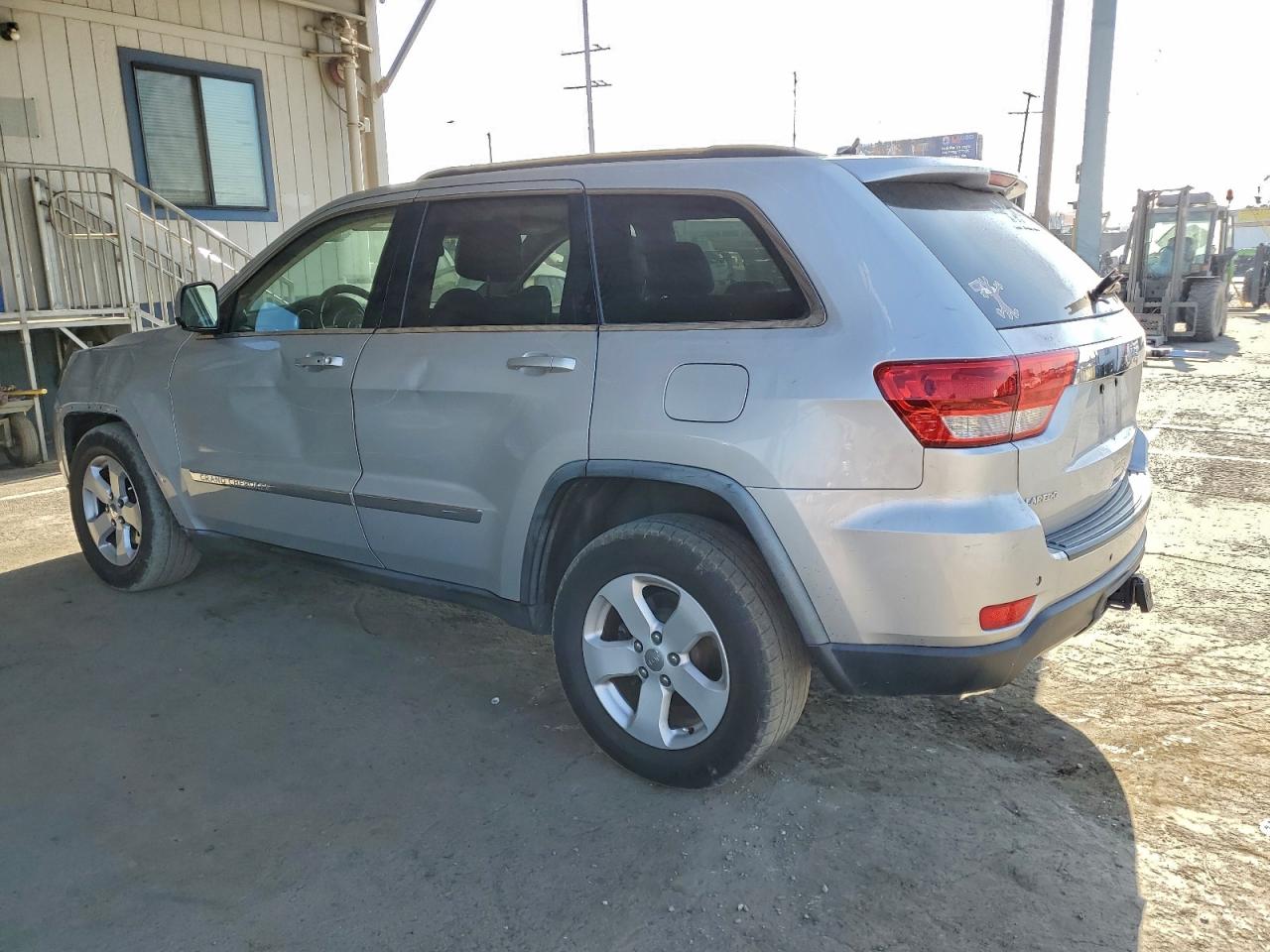 2011 JEEP GRAND CHEROKEE LAREDO photo 2