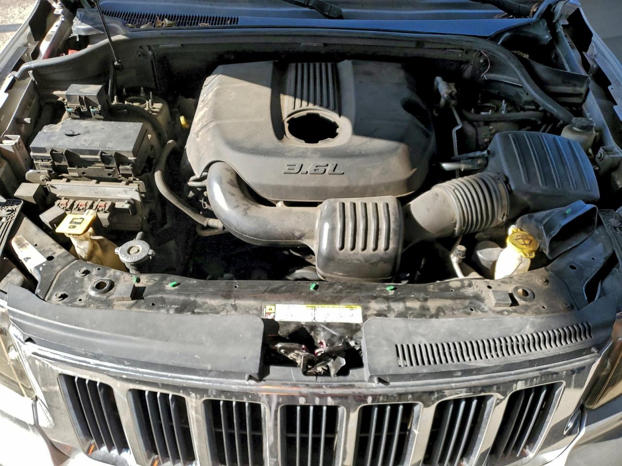 2011 JEEP GRAND CHEROKEE LAREDO photo 12